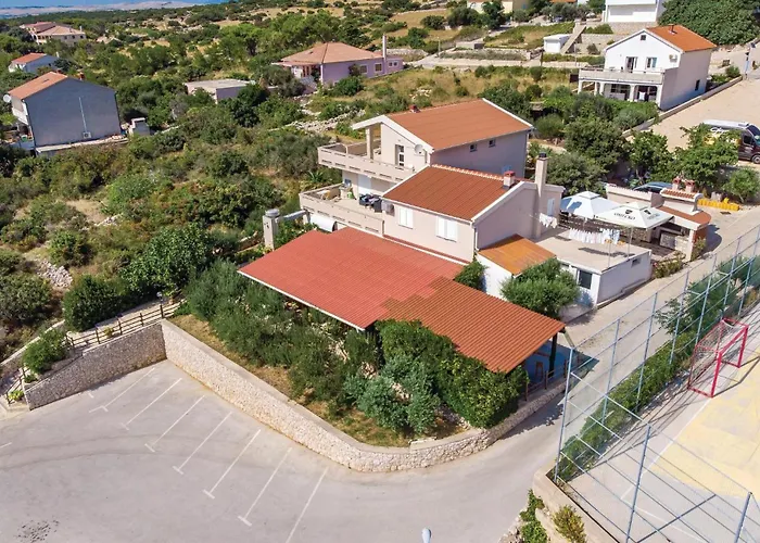 Appartement 1 Bedroom Amazing In Kolan