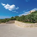 1 Bedroom Amazing In Apartamento Kolan