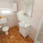 1 Bedroom Amazing In Apartamento Kolan
